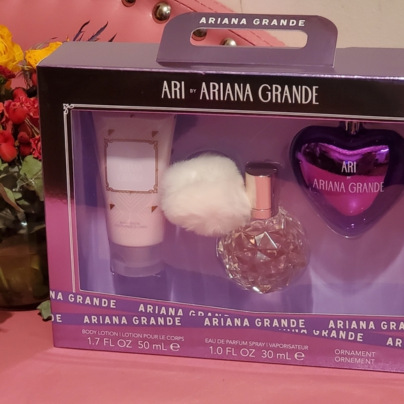 Sold out Ari Arianna Grande Gift Set - Picture 3 of 6